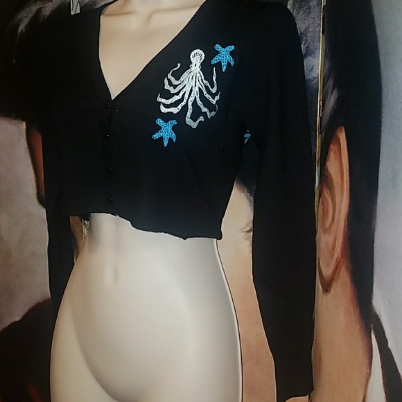 Too Fast Blue Seahorses Kiss in Heart Shape on Back of Sweater Kracken on Front - Picture 8 of 8